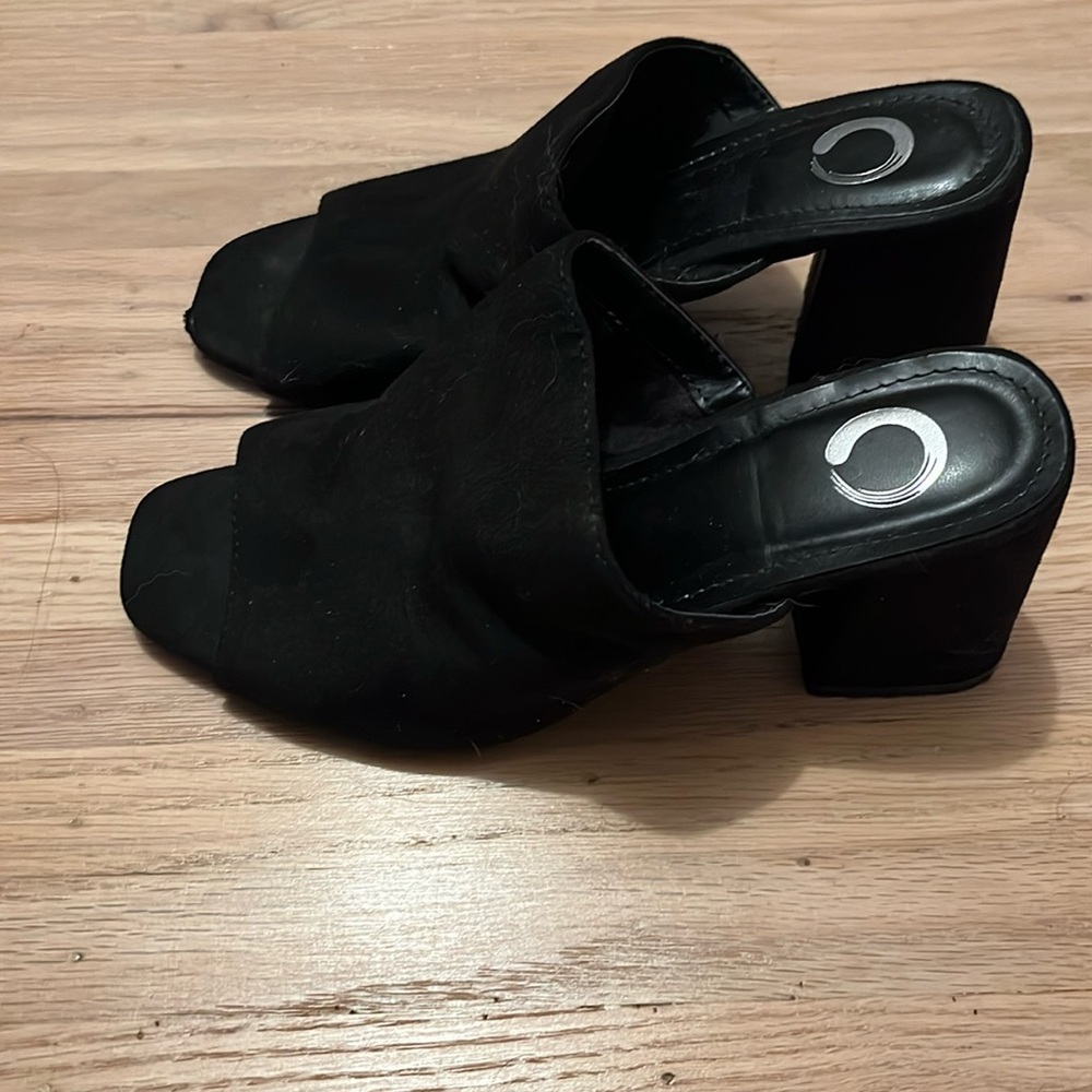 Black velvet slide